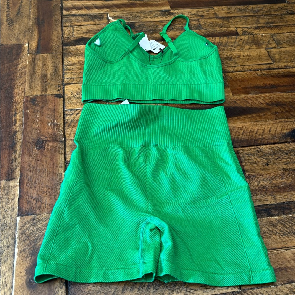 Fashion Nova Green Sports Bra and Shorts Set - Picture 5 of 7